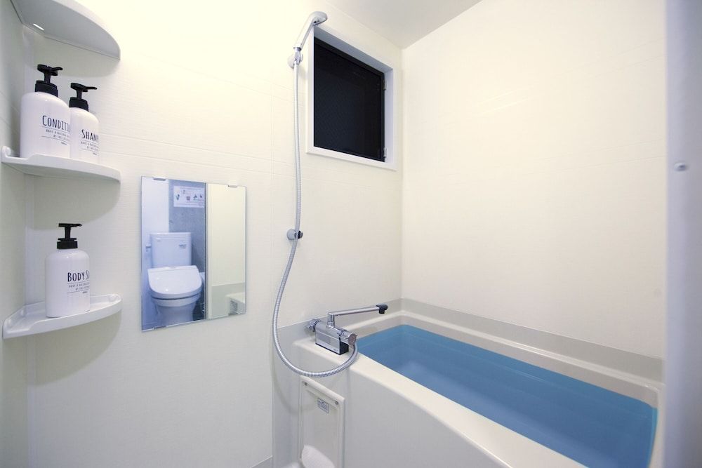 Deep Soaking Bathtub