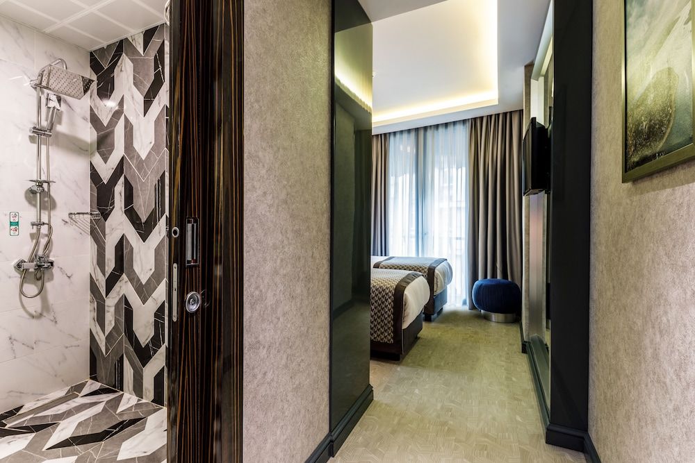 Euro Design Hotel Superior Double or Twin Room 6