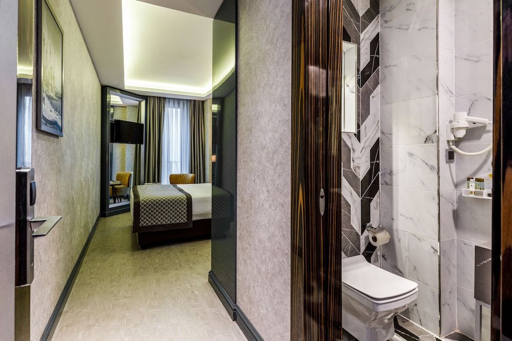 Euro Design Hotel Superior Double or Twin Room 4