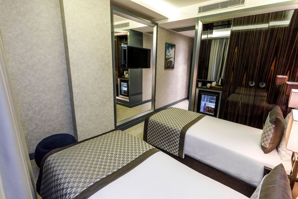 Euro Design Hotel Superior Double or Twin Room 5