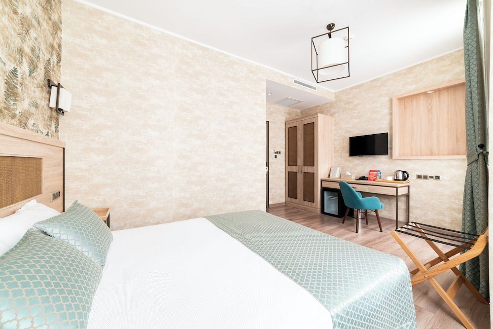 Castle Franco Suites Deluxe Double or Twin Room 3