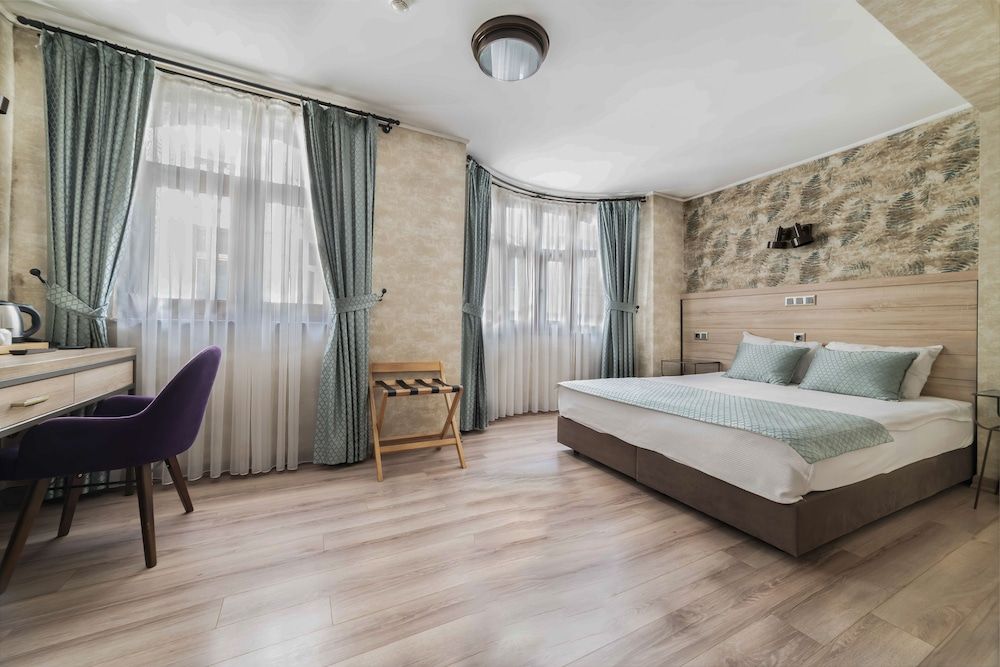 undefined Castle Franco Suites 6