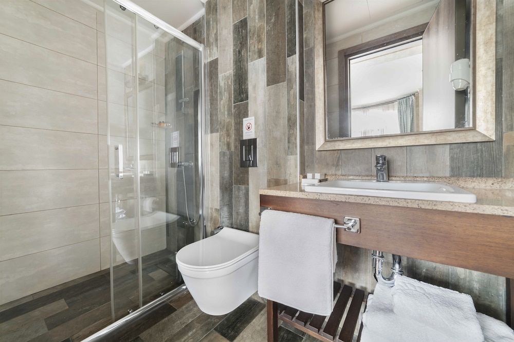 undefined Castle Franco Suites 8