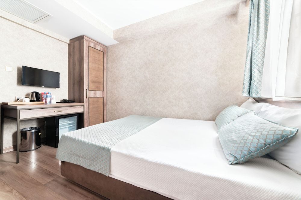 Castle Franco Suites Standard Room 3