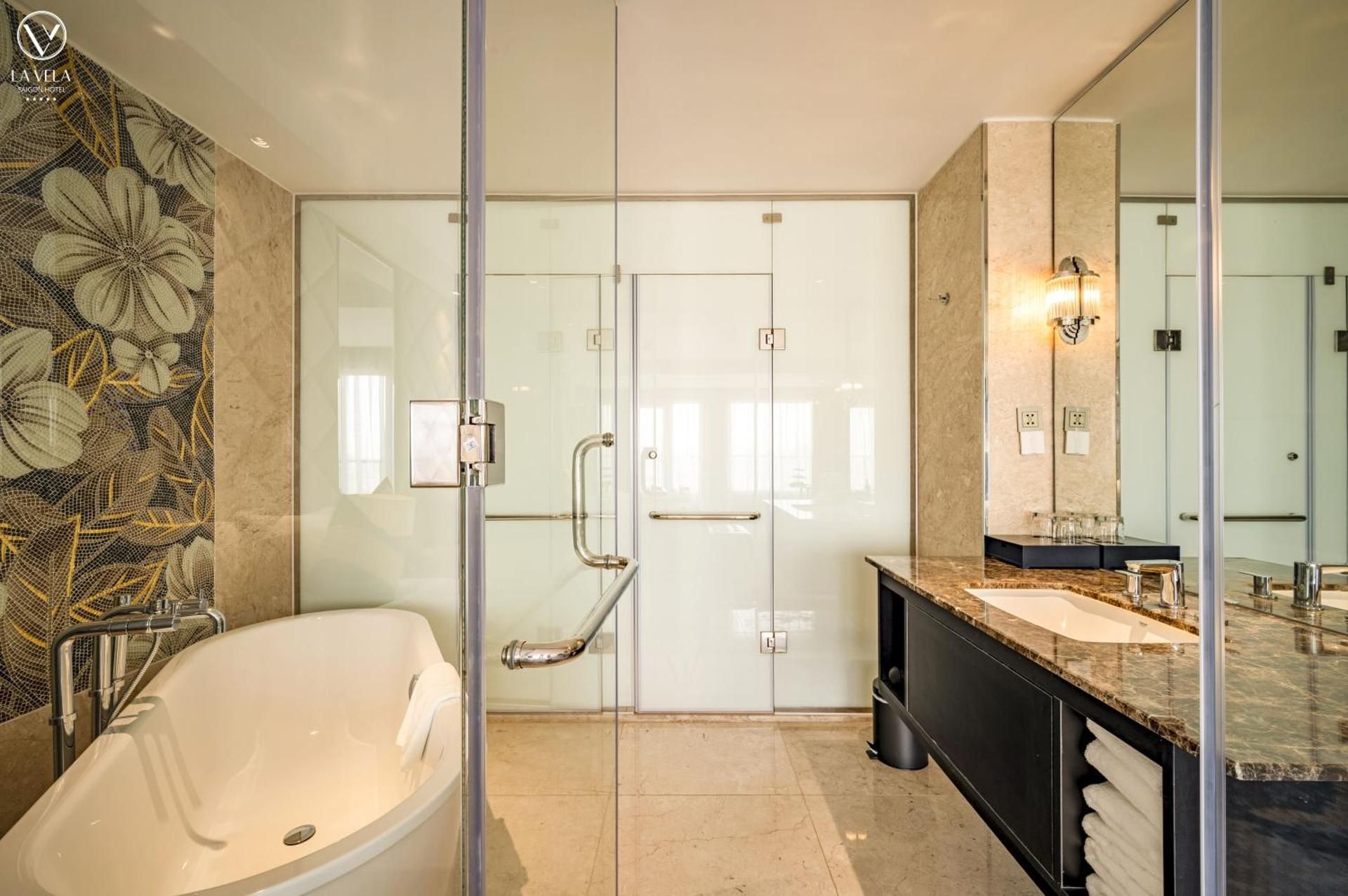 Premier Luxury Corner Room  Balcony City View