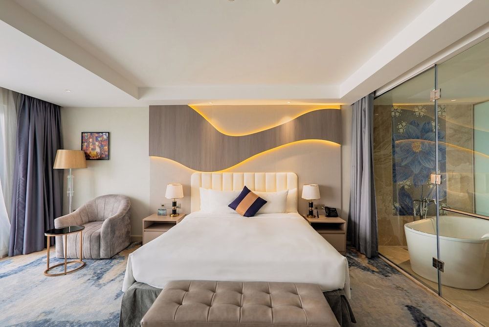 undefined La Vela Saigon Hotel 2