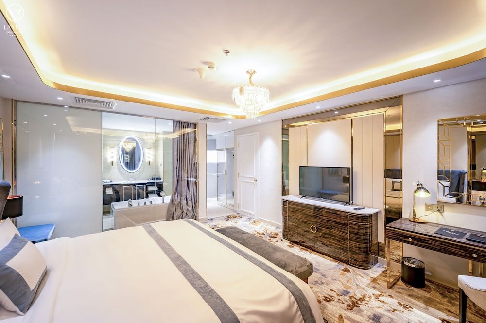 La Vela Saigon Hotel La Vela Club Lounge - President Suite (Breakfast and Club benefits included) 2