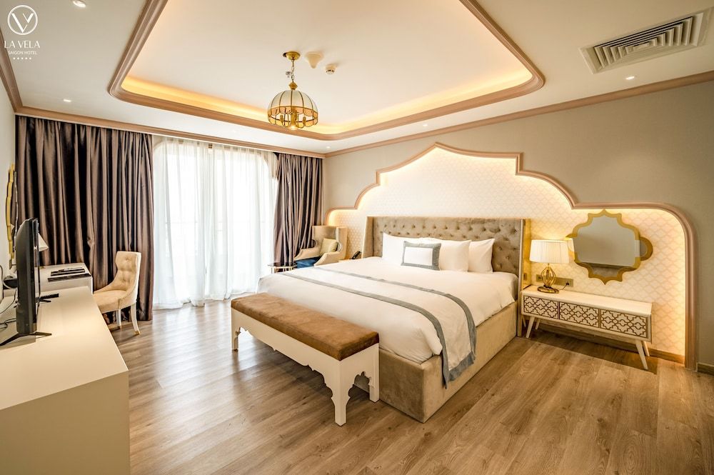 La Vela Club Lounge - Suite (Breakfast and Club benefits included)