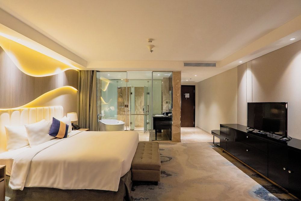 undefined La Vela Saigon Hotel 6