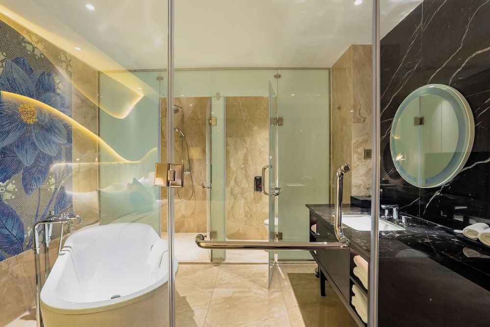 undefined La Vela Saigon Hotel 8