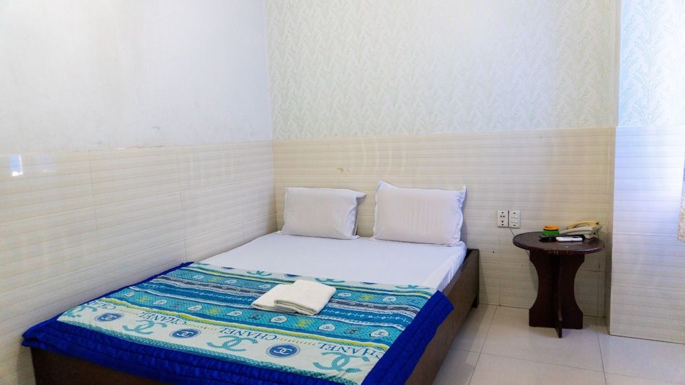 undefined Quynh Anh Hotel 3