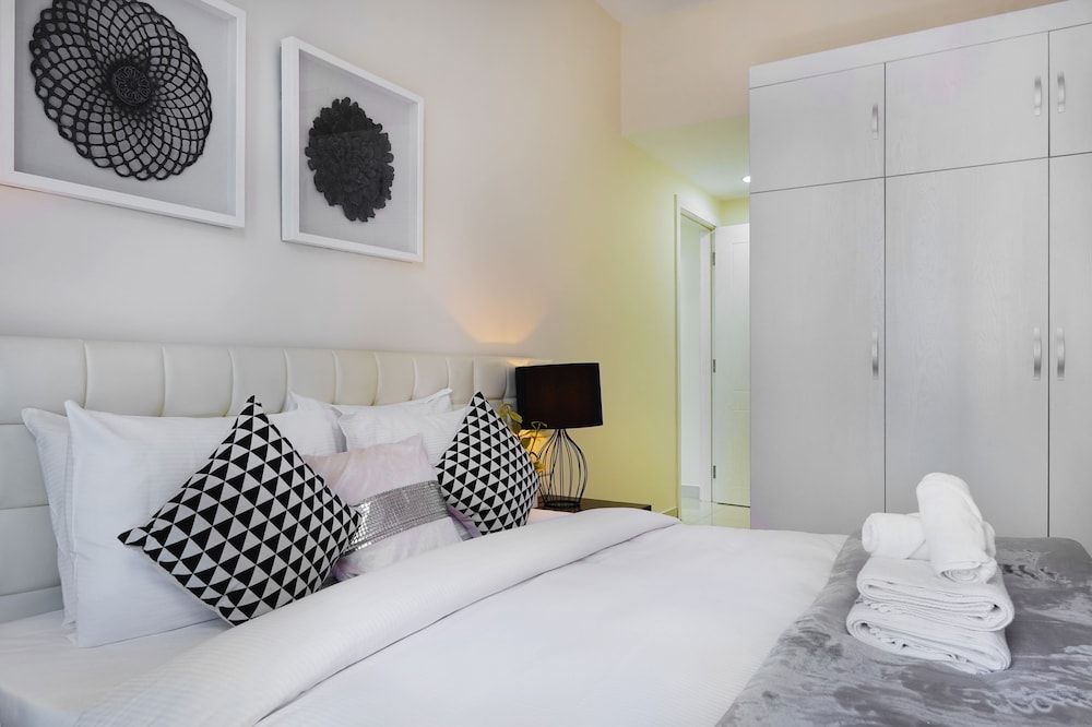 undefined Maison Privee - Beautiful Chic Apt w/Full Marina View Nxt 2 Beach 9