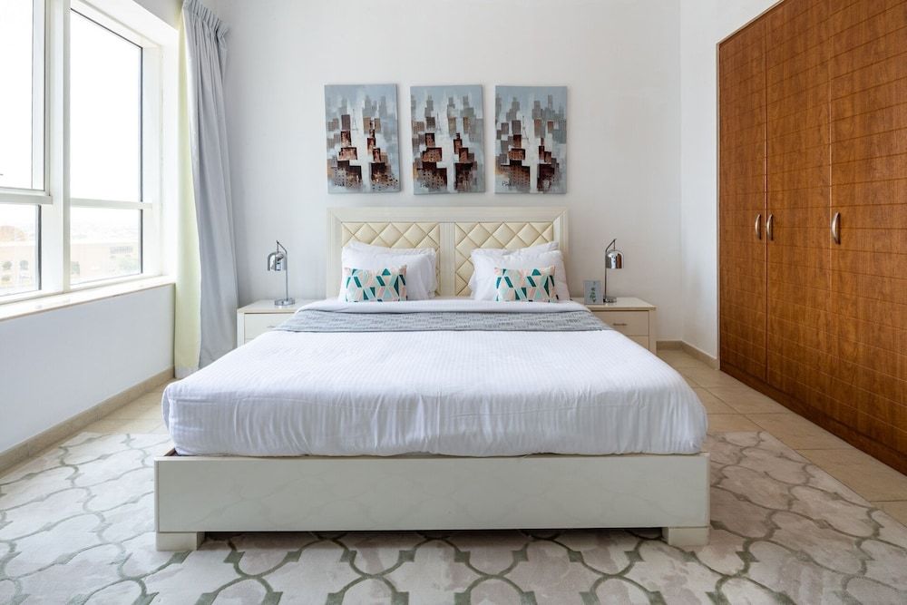 undefined Premier 1BR Apartment in JLT - Sleeps 3! 7