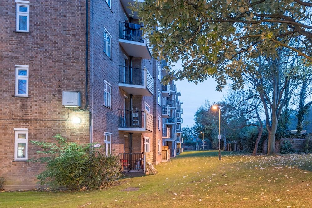 Stunning and Warm Home in Wandsworth by Underthedoormat Apartment (2 Bedrooms) 10