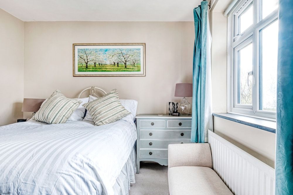 Stunning and Warm Home in Wandsworth by Underthedoormat Apartment (2 Bedrooms) 9