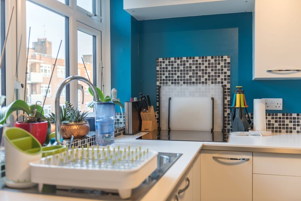 Stunning and Warm Home in Wandsworth by Underthedoormat Apartment (2 Bedrooms) 12