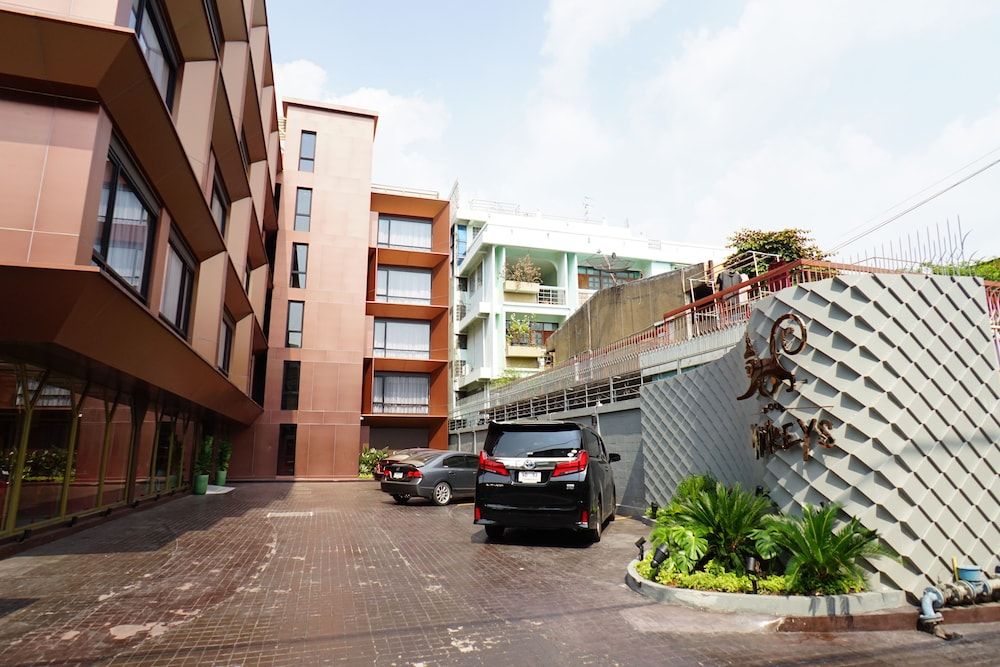 undefined 4 Monkeys Hotel 8