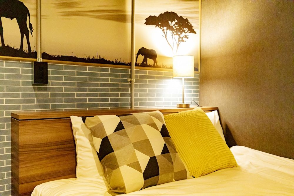 Double Room (K)