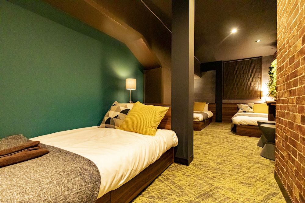 Quadruple Room (J)