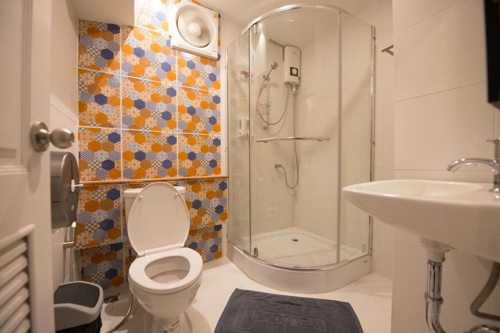 4Share Hostel - Adults Only Basic Double or Twin Room 5