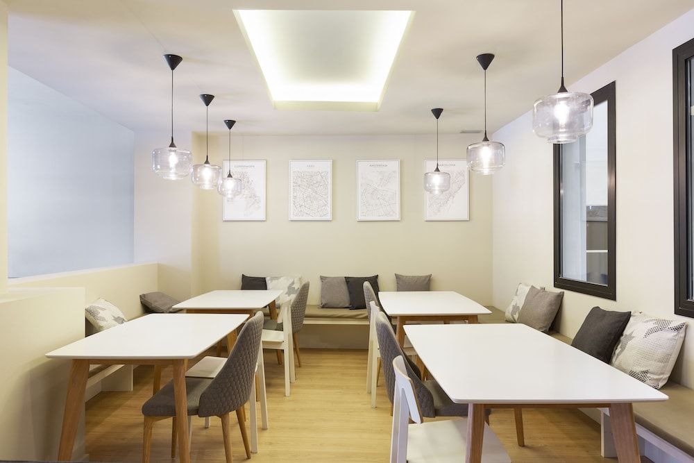 Ola Living Hostal Diagonal Double Room 7