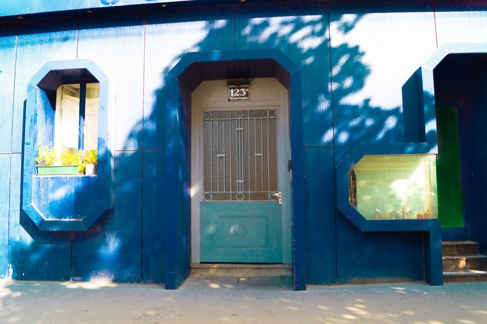 Timeless 2BR Near Downtown