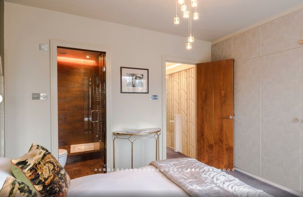 Neon Dream Playfull 2 bedroom Two-Bedroom Apartment 3