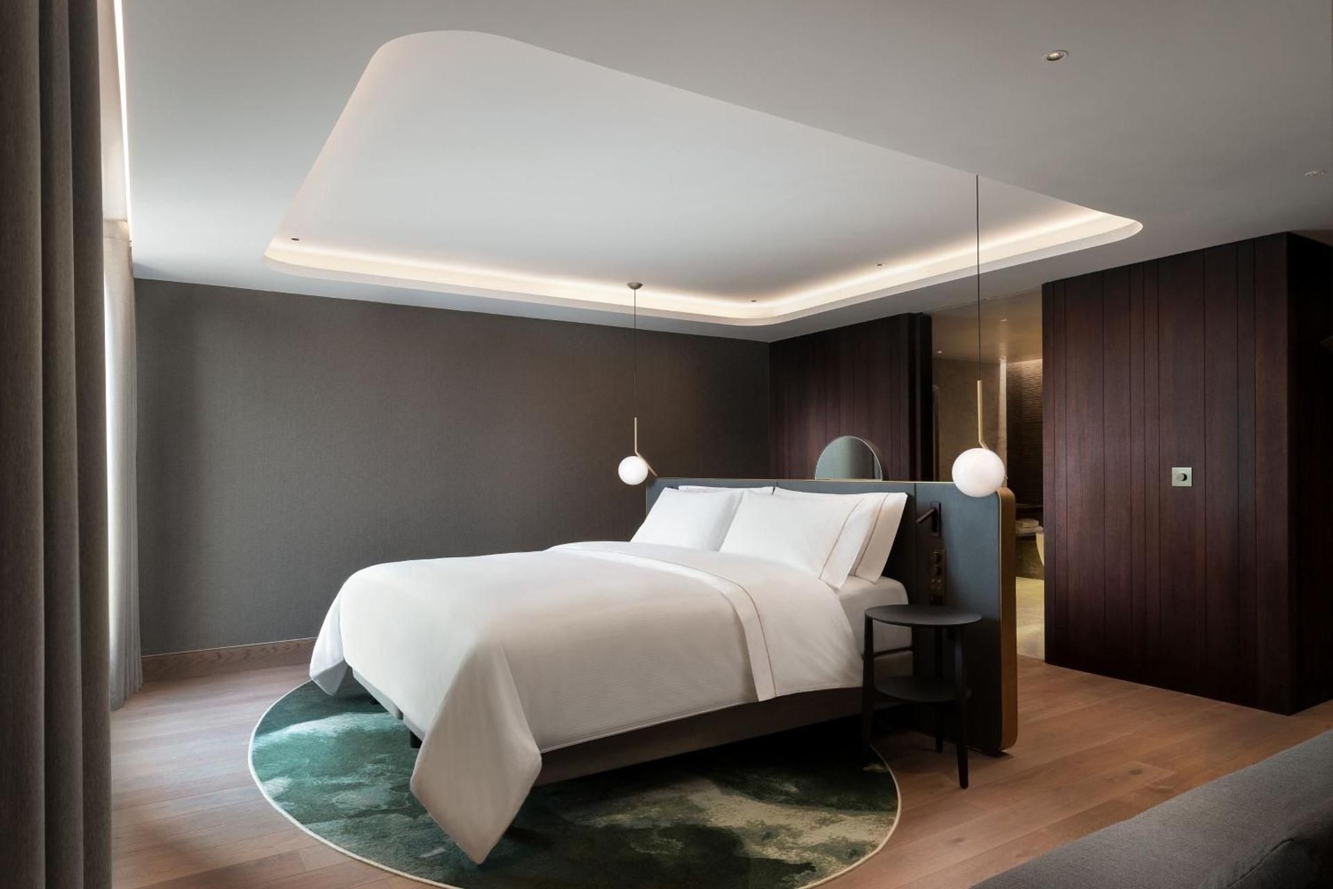 One-Bedroom Executive King Suite with City View