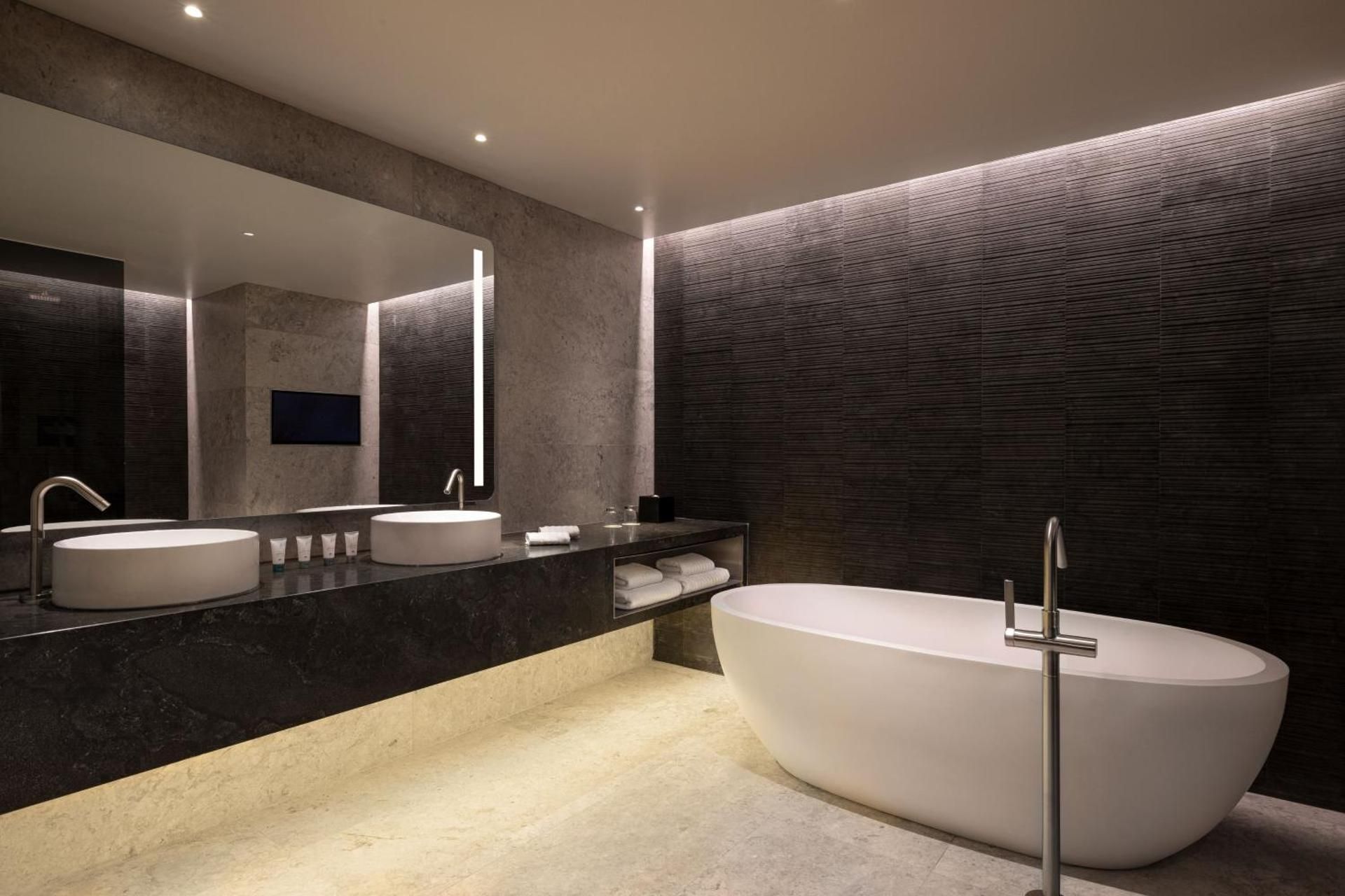 One-Bedroom Executive King Suite with City View