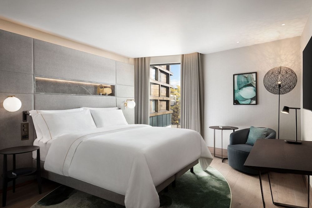 The Westin London City Signature Room, 1 King Bed