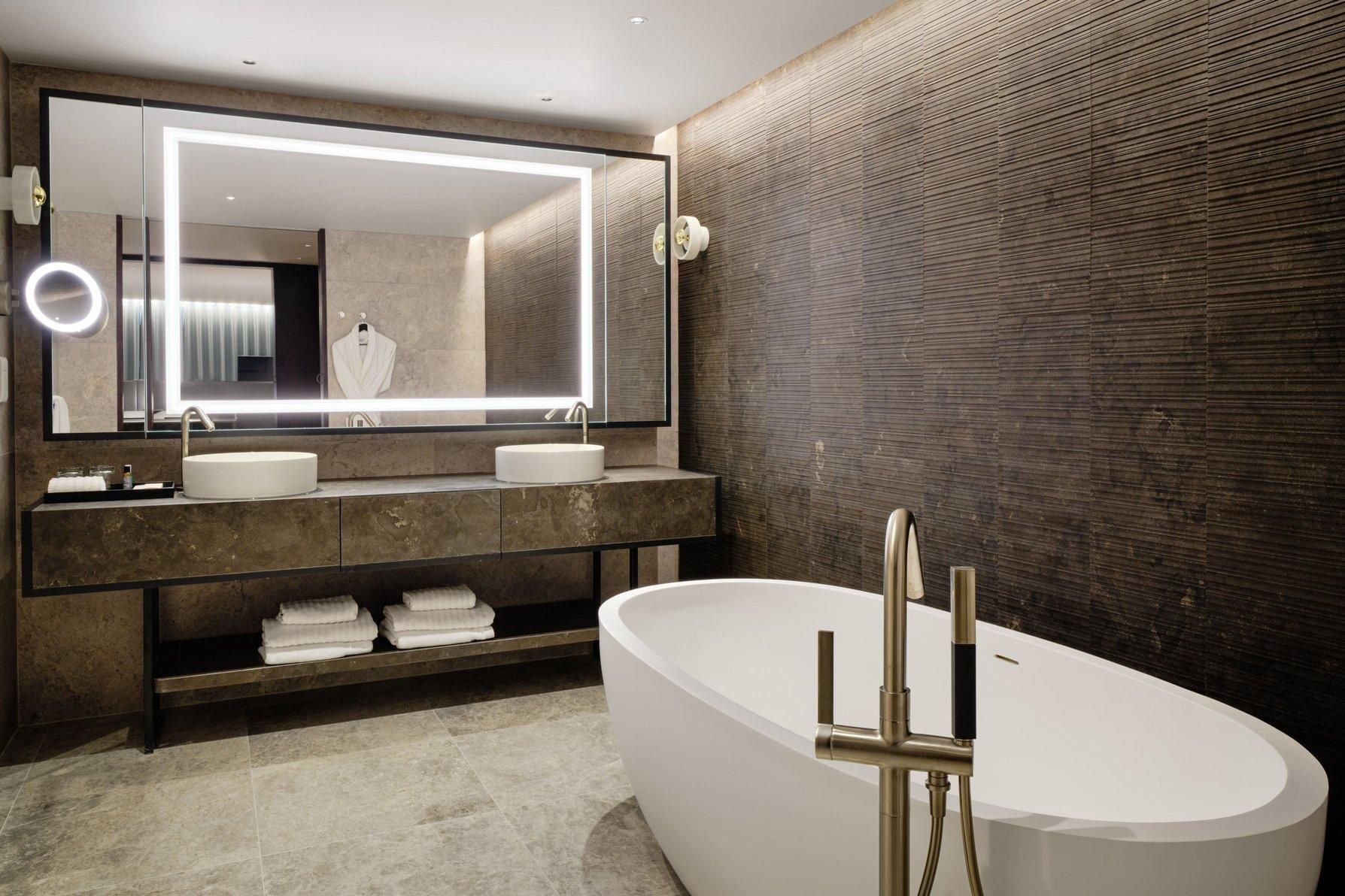 The Fitzroy Residence, 3 Bedroom Residence, 1 King, River view, High floor, Balcony