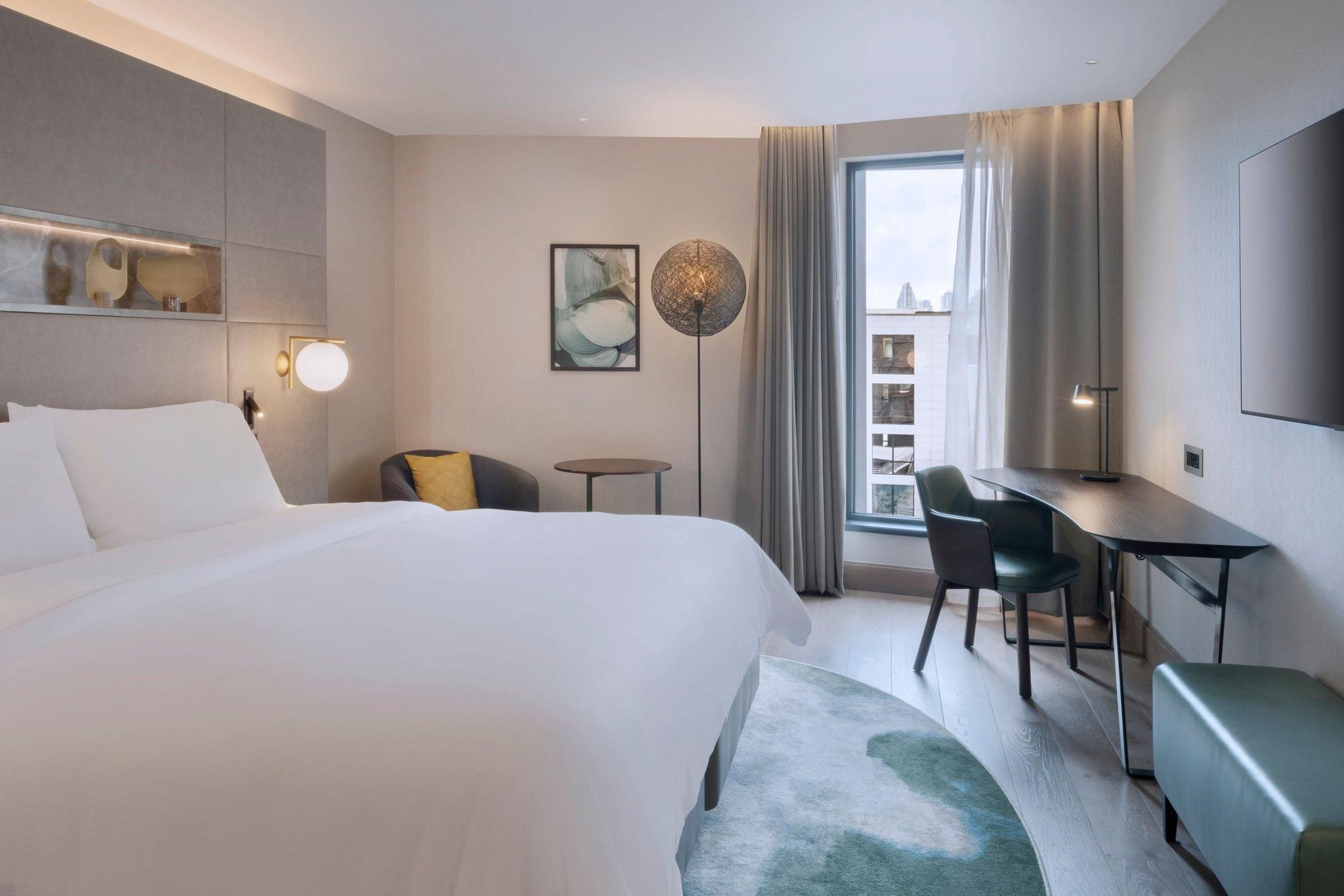 Signature, Guest room, 1 King