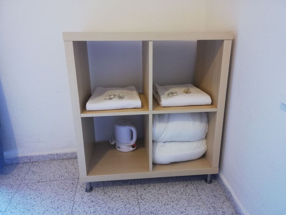 Hostal River Double or Twin Room, Private Bathroom 5