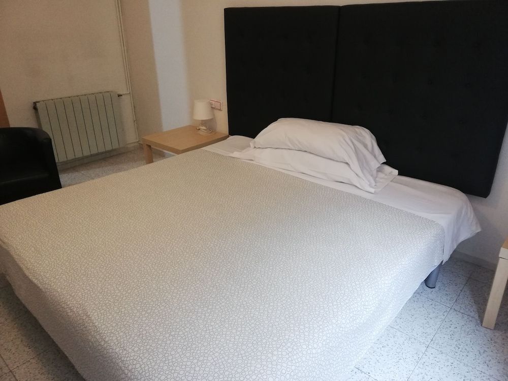 Hostal River Double or Twin Room, Private Bathroom