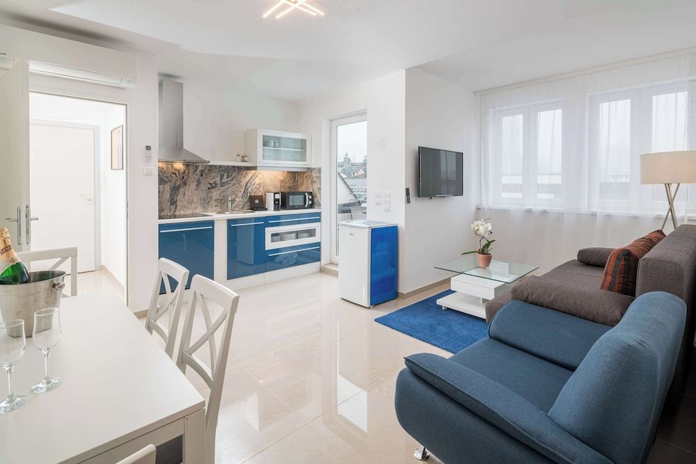 undefined Best Western Plus Celebrity Suites 3