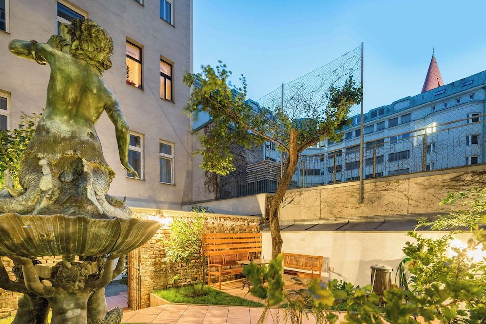 undefined Best Western Plus Celebrity Suites 7