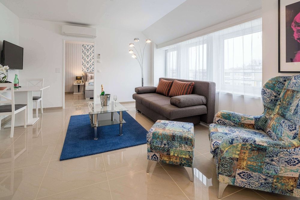 undefined Best Western Plus Celebrity Suites 4