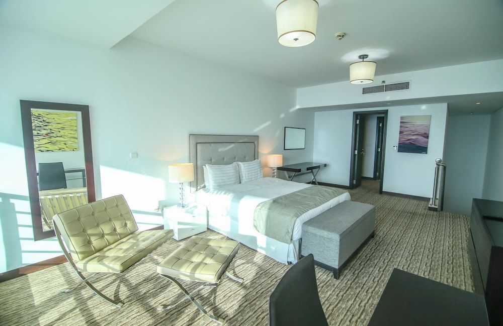 undefined Lux BnB Jumeirah Lakes Towers I Skyline Views 3