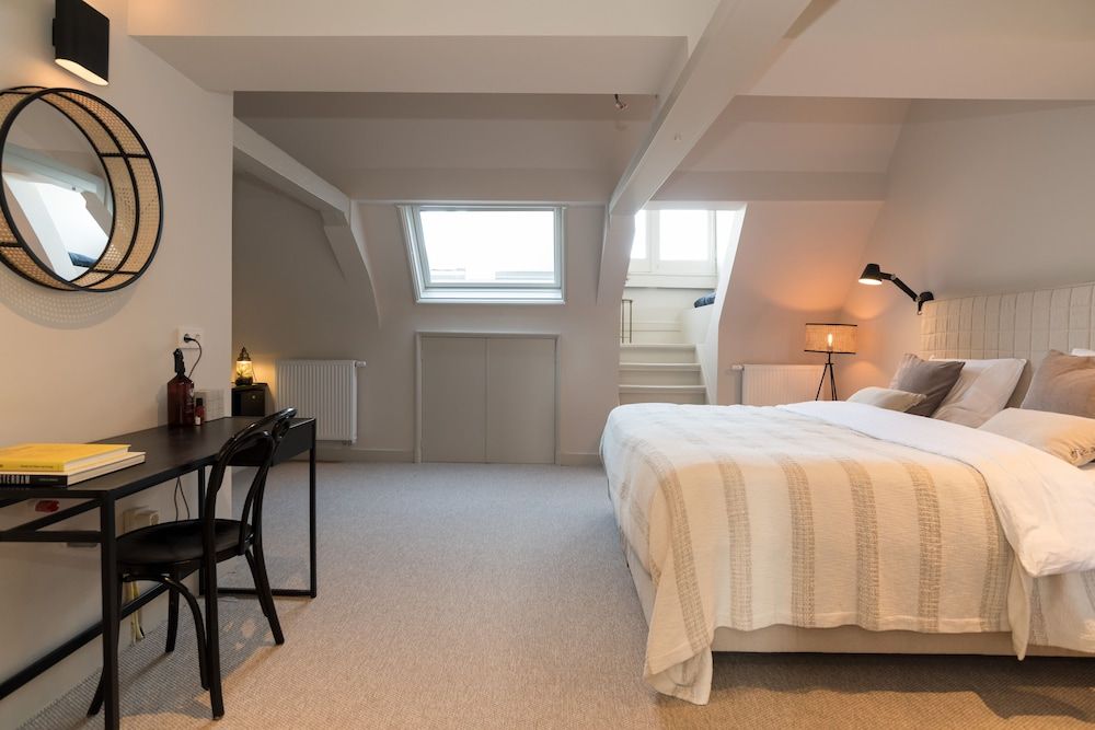 undefined 17th Century Canal Apartment with Roof Terrace