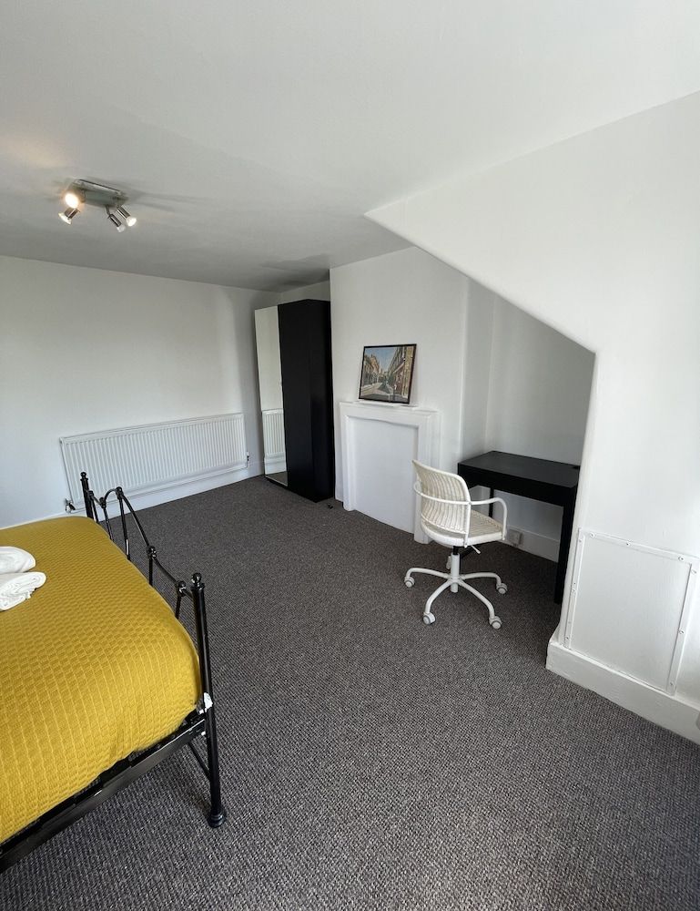 undefined First Rate Apartment 7