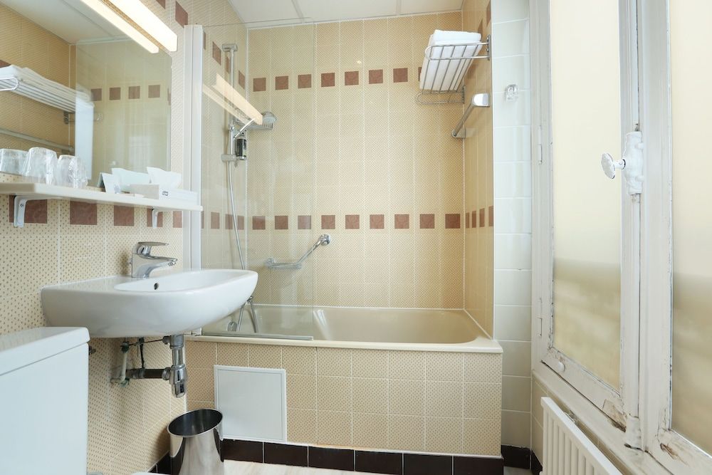 Hotel College De France Classic Double Room 4