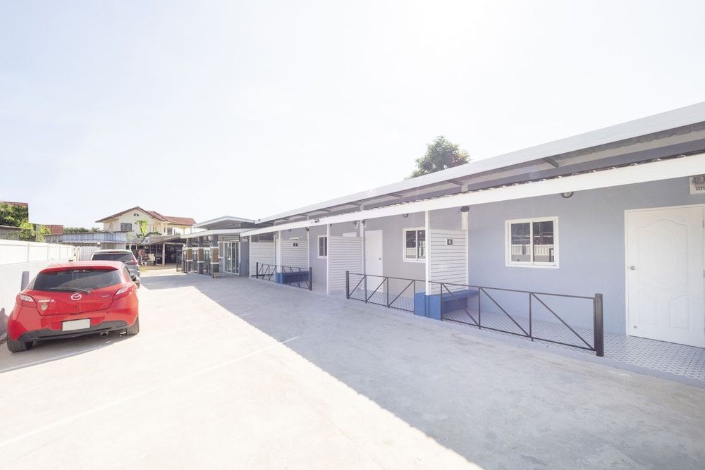 undefined OYO 75383 Danthip Place 2