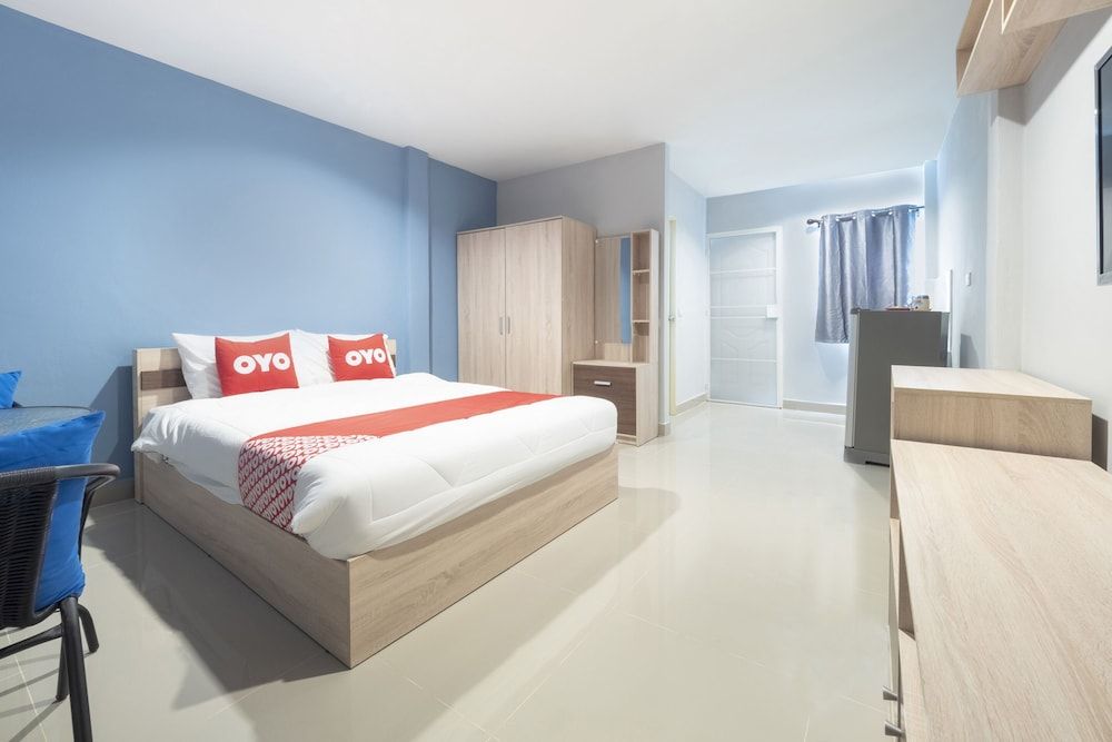 undefined OYO 75383 Danthip Place 8