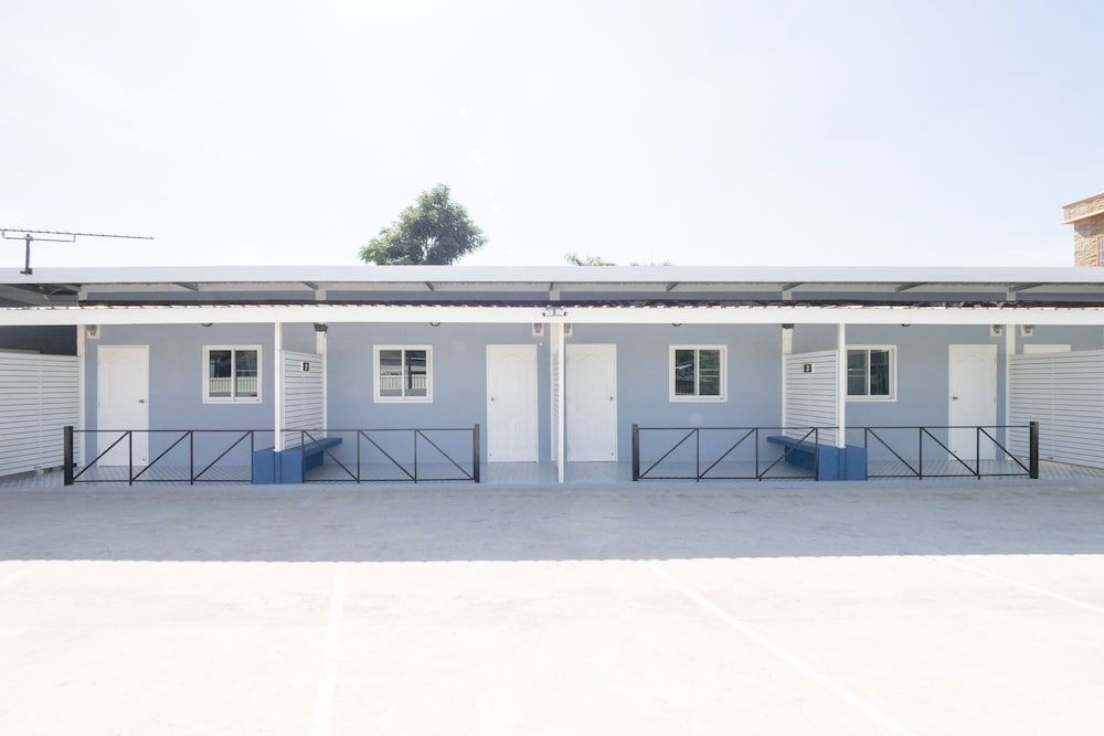 undefined OYO 75383 Danthip Place 6