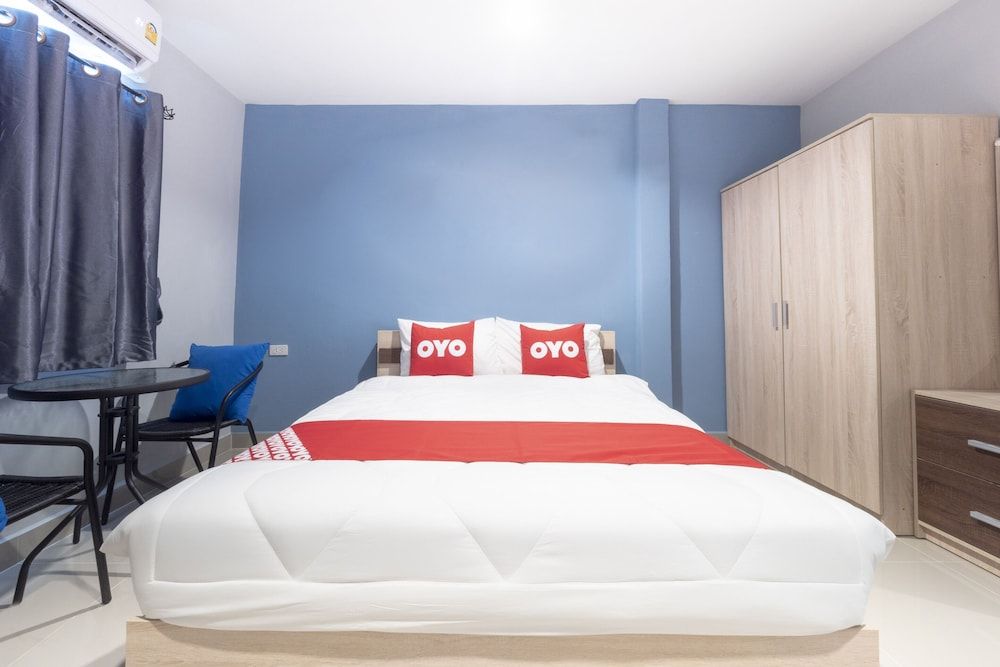 undefined OYO 75383 Danthip Place 9