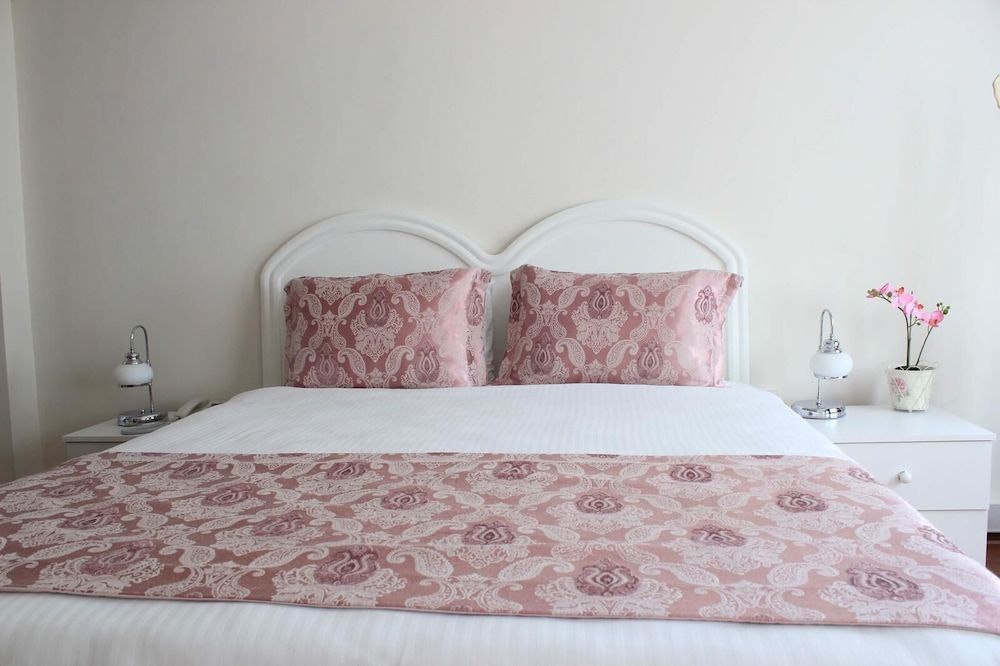 Basilica GuestHouse Superior Double Room 9