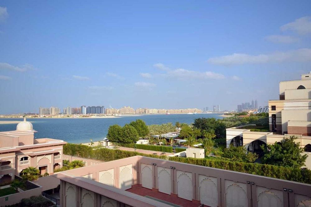 Private Beach Residence with beautiful pool Deluxe Apartment 5