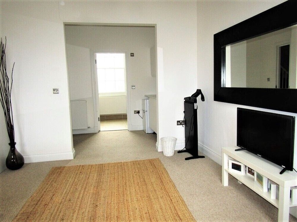 undefined Large Private Double En-suite - 5 9