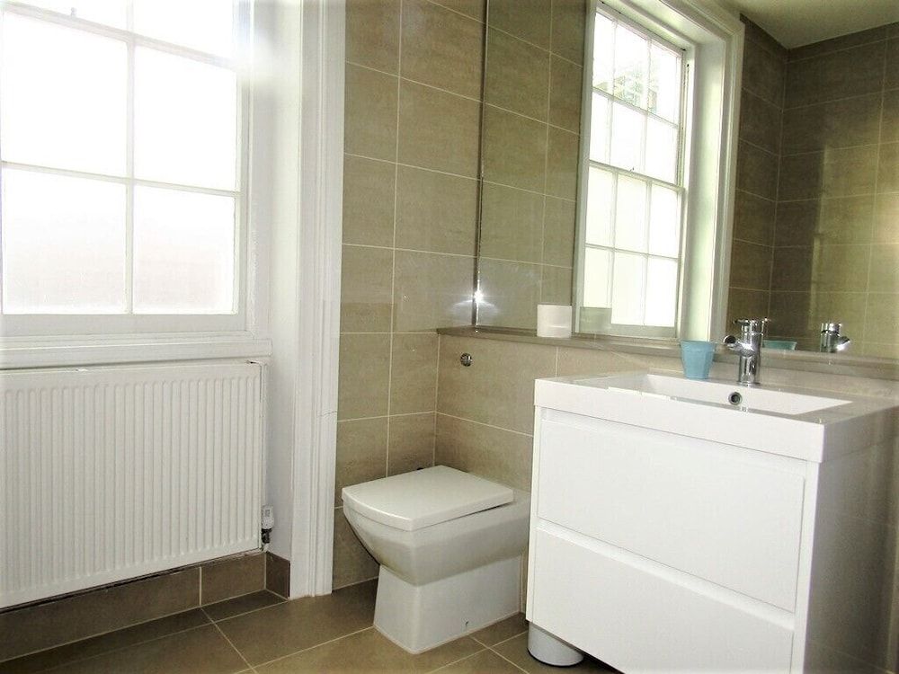 Large Private Double En-suite - 5 City Triple Room 12