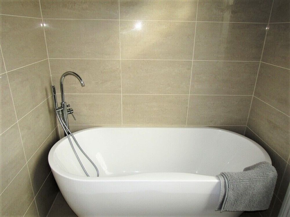 undefined Large Private Double En-suite - 5 10